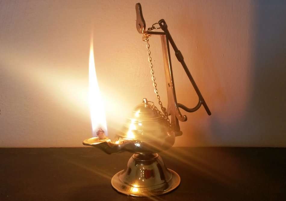 VINTAGE BRASS MEDITERRANEAN ROMAN OIL BURNER LAMP AND INCENSER (B)