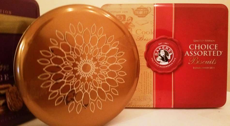 COLLECTION OF TINS, WOODEN HINGED BOX - FOR THE COLLECTOR OR STORING