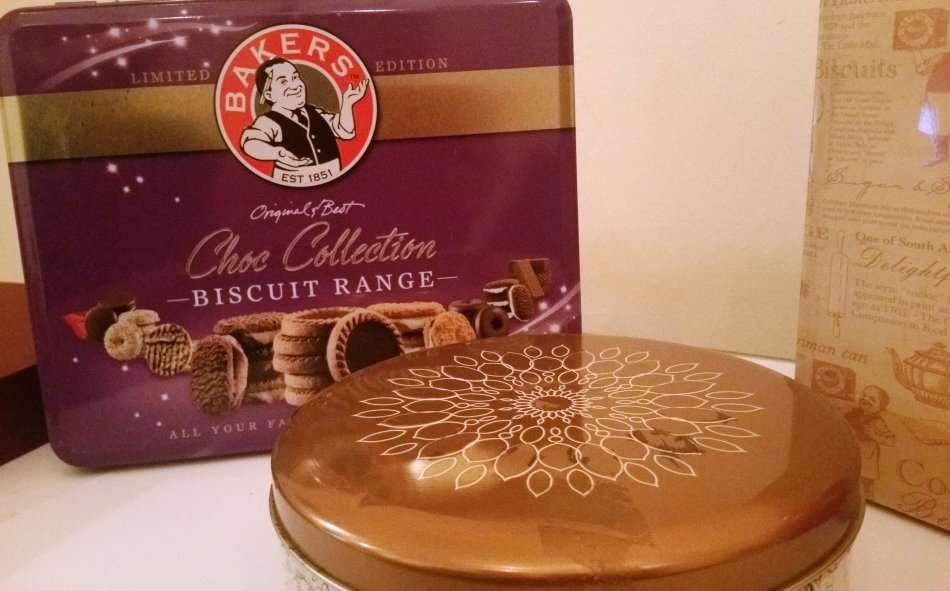 COLLECTION OF TINS, WOODEN HINGED BOX - FOR THE COLLECTOR OR STORING