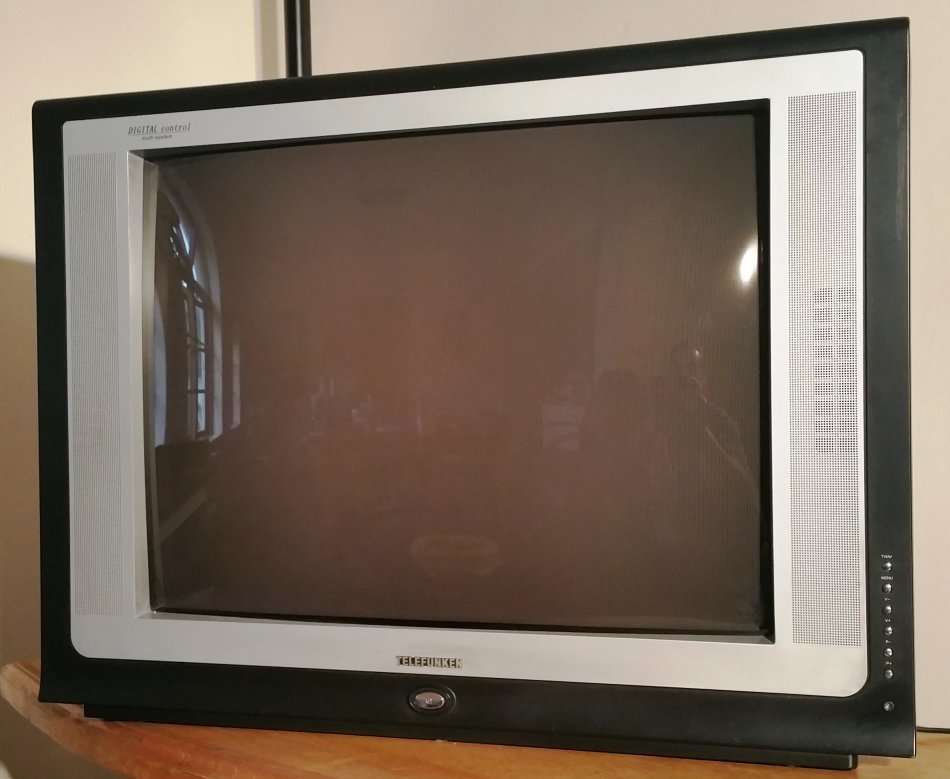 TELEFUNKEN DIGITAL CONTROL MULTI-SYSTEM TV 74cm (29") AV STEREO COLOUR (CRT)