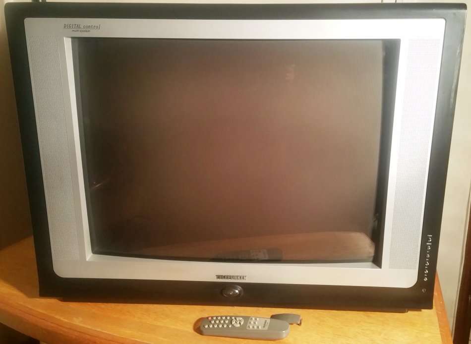 TELEFUNKEN DIGITAL CONTROL MULTI-SYSTEM TV 74cm (29") AV STEREO COLOUR (CRT)