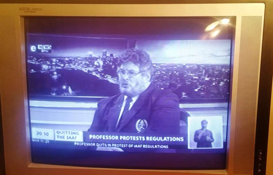 TELEFUNKEN DIGITAL CONTROL MULTI-SYSTEM TV 74cm (29") AV STEREO COLOUR (CRT)