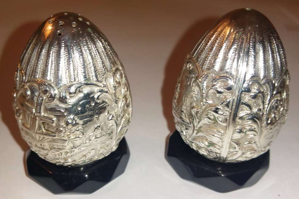 CRUET SALT AND PEPPER - SILVER PLATE AND INTRICATE DETAIL