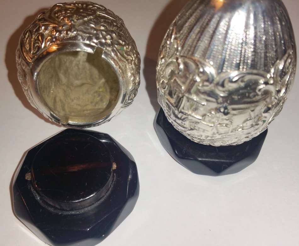 CRUET SALT AND PEPPER - SILVER PLATE AND INTRICATE DETAIL
