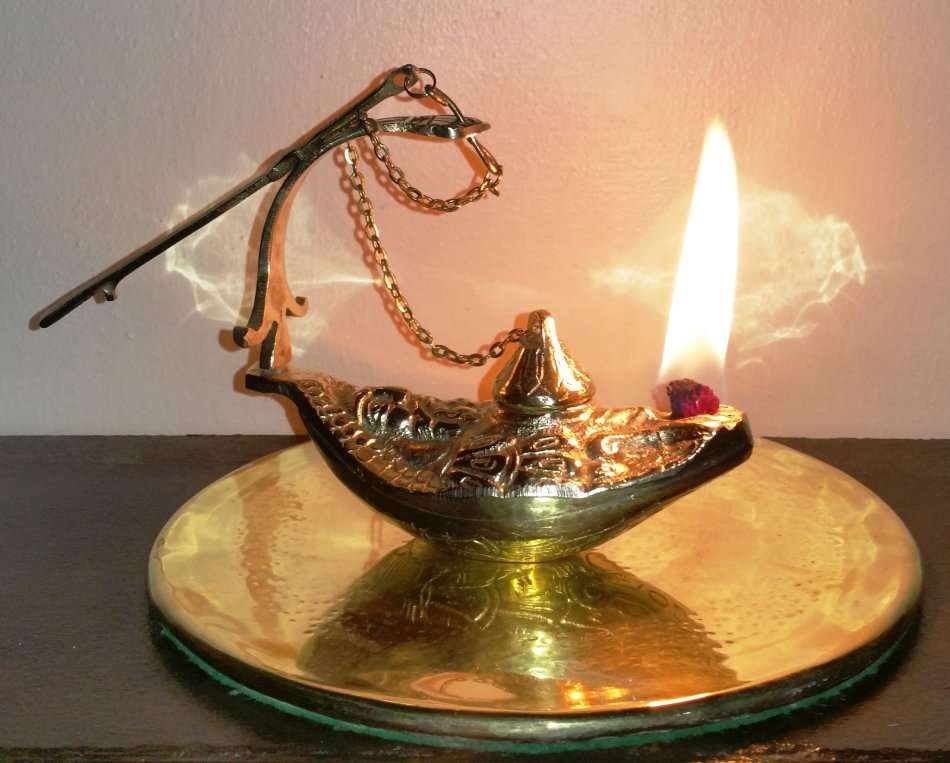 ANCIENT ROMAN BRONZE / BRASS OIL LAMP