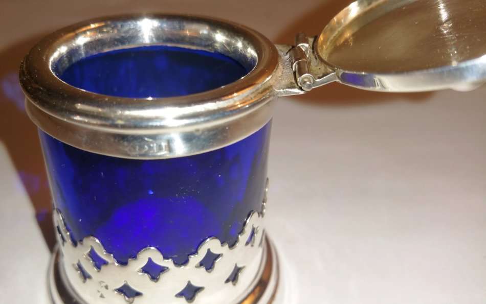 EXCLUSIVE BLUE GLASS LINED EPNS CRUET/CONDIMENT SET & PLATTER STAND **LESS 22 % AUGUST ONLY**