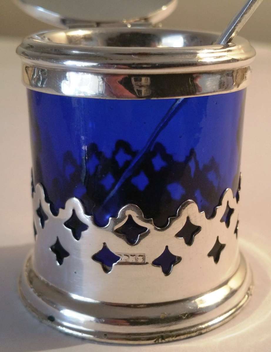 EXCLUSIVE BLUE GLASS LINED EPNS CRUET/CONDIMENT SET & PLATTER STAND **LESS 22 % AUGUST ONLY**