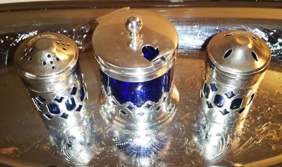 EXCLUSIVE BLUE GLASS LINED EPNS CRUET/CONDIMENT SET & PLATTER STAND **LESS 22 % AUGUST ONLY**