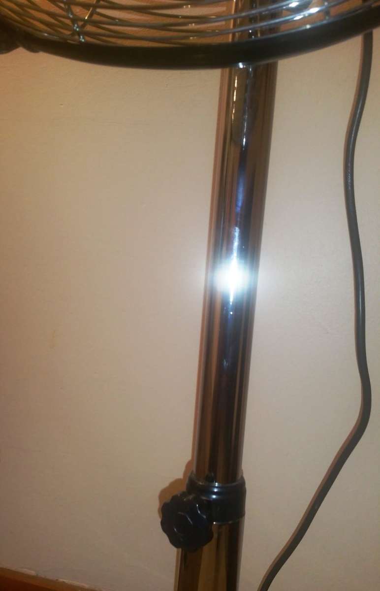 LOGIK 40cm PEDESTAL FAN - NOT WORKING - PARTS or REPAIR