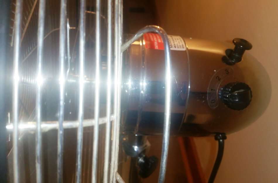 LOGIK 40cm PEDESTAL FAN - NOT WORKING - PARTS or REPAIR