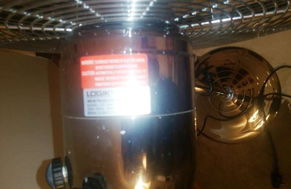 LOGIK 40cm PEDESTAL FAN - NOT WORKING - PARTS or REPAIR