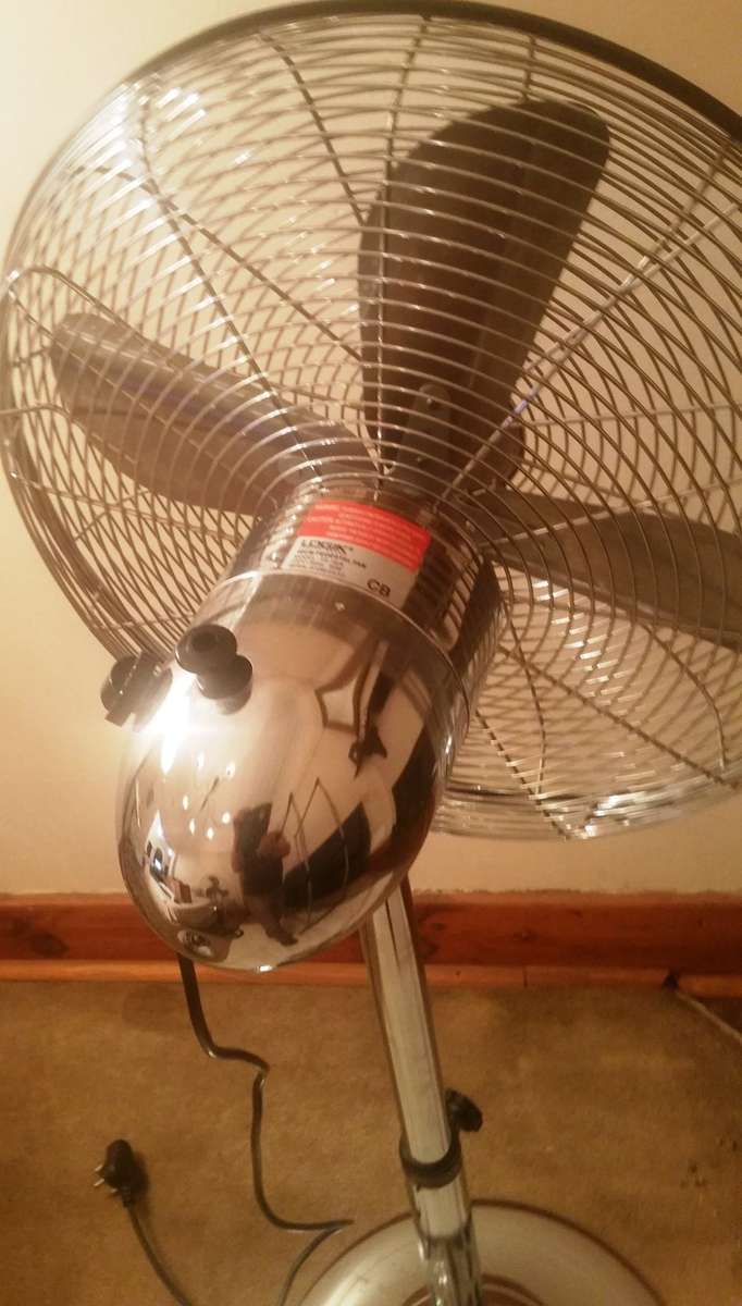 LOGIK 40cm PEDESTAL FAN - NOT WORKING - PARTS or REPAIR