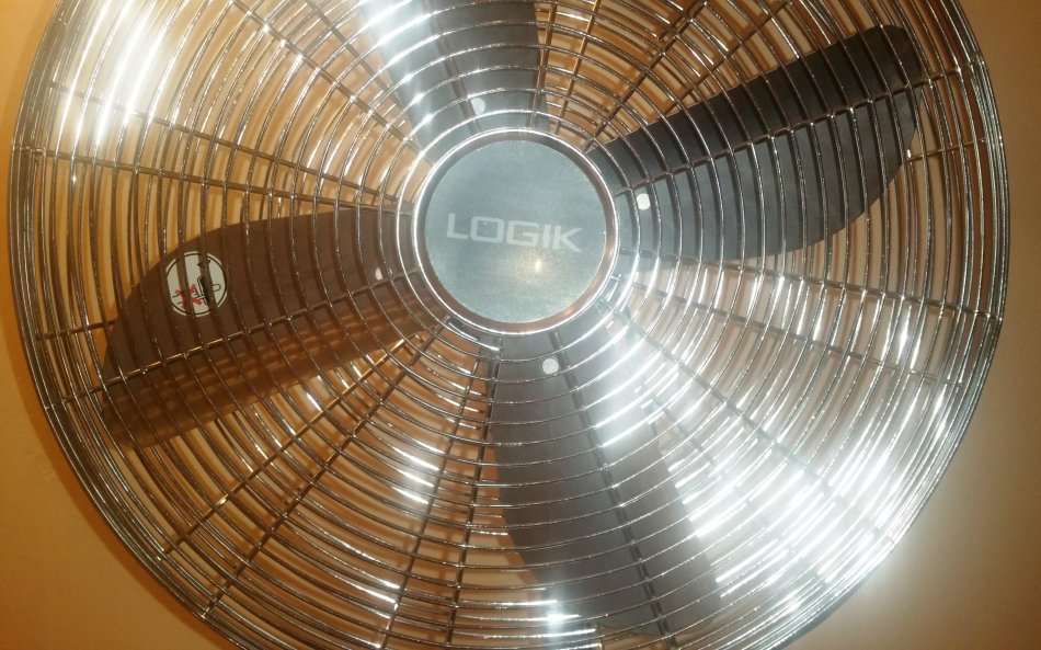LOGIK 40cm PEDESTAL FAN - NOT WORKING - PARTS or REPAIR