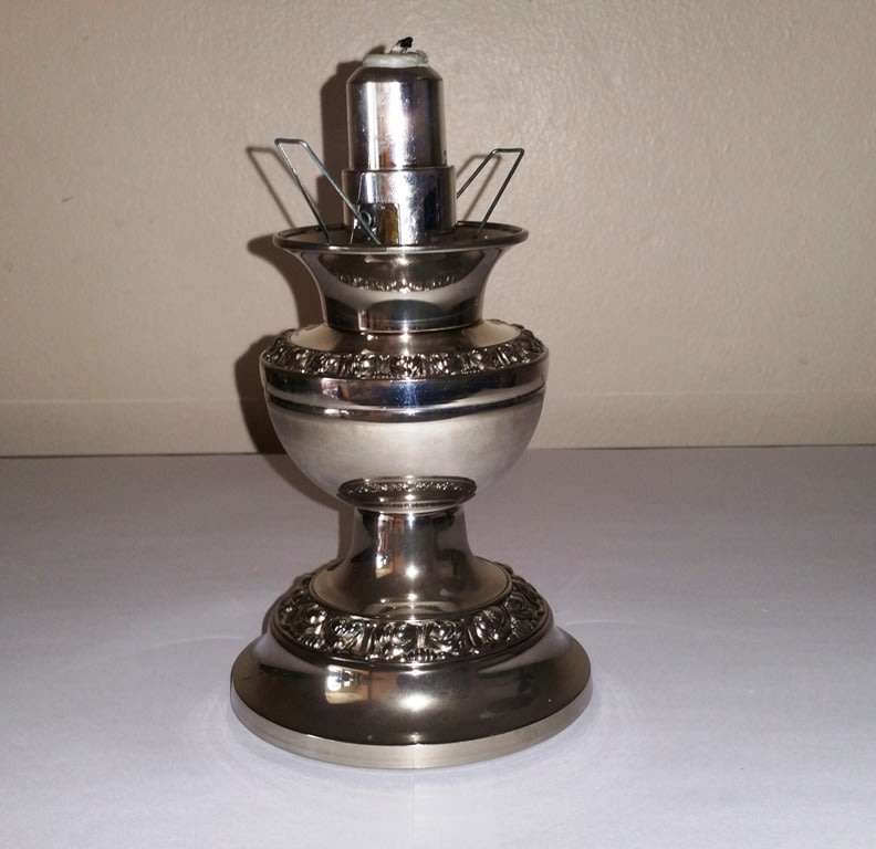 IANTHE SILVER-PLATED SPRING-LOADED CANDLE HOLDER WITH LARGE GLASS SHADE
