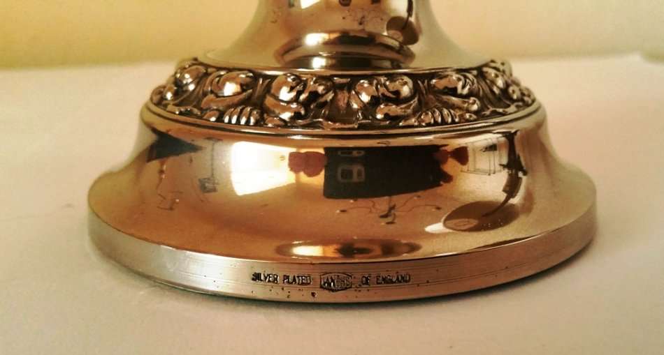 IANTHE SILVER-PLATED SPRING-LOADED CANDLE HOLDER WITH LARGE GLASS SHADE