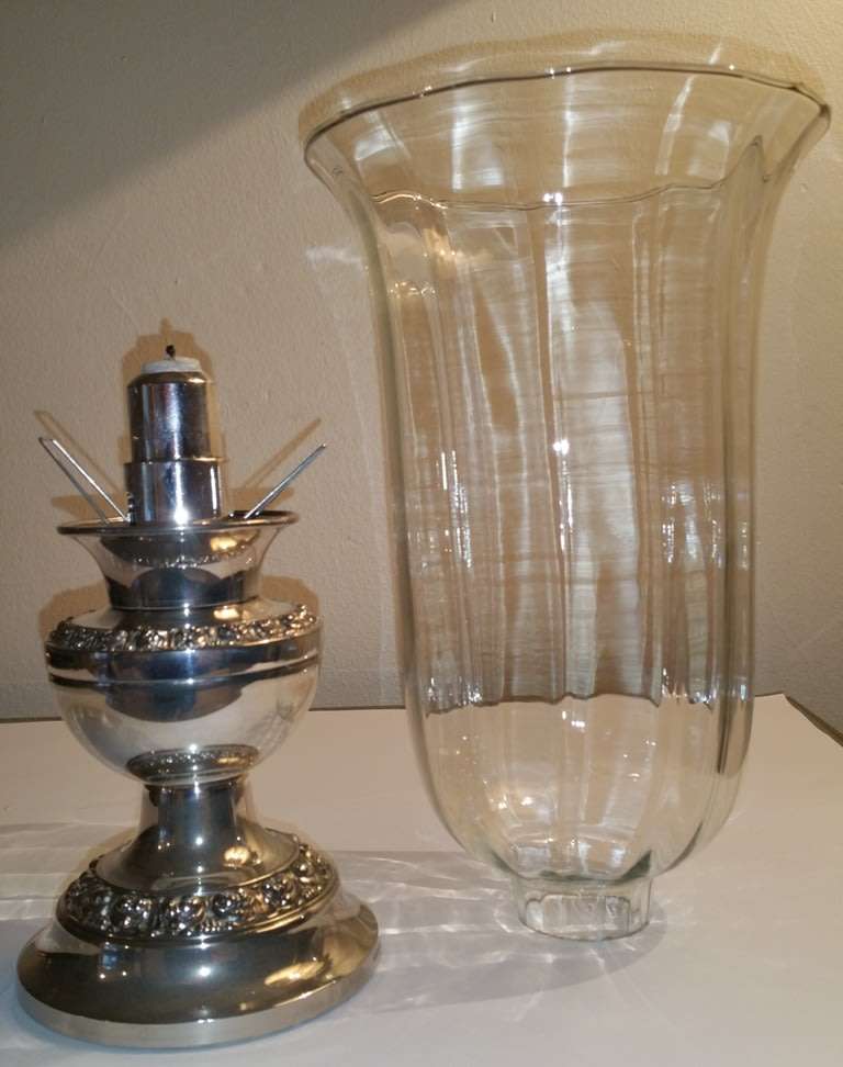IANTHE SILVER-PLATED SPRING-LOADED CANDLE HOLDER WITH LARGE GLASS SHADE