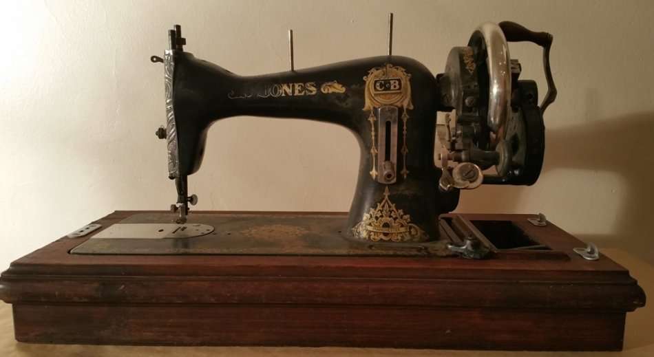 JONES CB SEWING MACHINE ~ VINTAGE ~ MECHANICAL ~ GUIDE BRIDGE FACTORY MANCHESTER ENGLAND