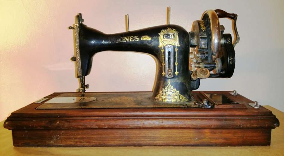 JONES CB SEWING MACHINE ~ VINTAGE ~ MECHANICAL ~ GUIDE BRIDGE FACTORY MANCHESTER ENGLAND