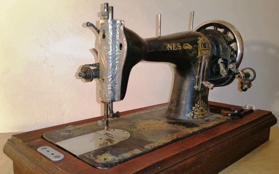 JONES CB SEWING MACHINE ~ VINTAGE ~ MECHANICAL ~ GUIDE BRIDGE FACTORY MANCHESTER ENGLAND