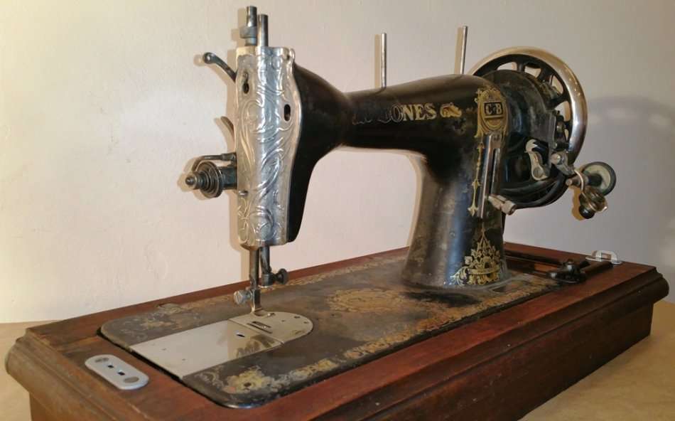 JONES CB SEWING MACHINE ~ VINTAGE ~ MECHANICAL ~ GUIDE BRIDGE FACTORY MANCHESTER ENGLAND