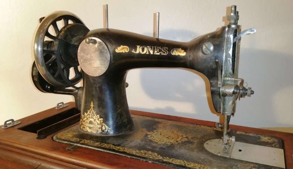 JONES CB SEWING MACHINE ~ VINTAGE ~ MECHANICAL ~ GUIDE BRIDGE FACTORY MANCHESTER ENGLAND