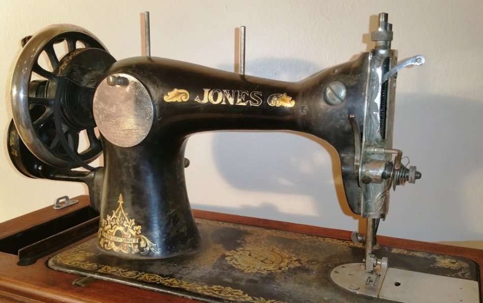 JONES CB SEWING MACHINE ~ VINTAGE ~ MECHANICAL ~ GUIDE BRIDGE FACTORY MANCHESTER ENGLAND