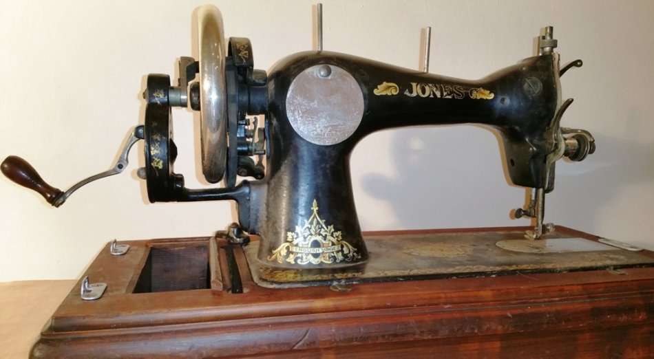 JONES CB SEWING MACHINE ~ VINTAGE ~ MECHANICAL ~ GUIDE BRIDGE FACTORY MANCHESTER ENGLAND