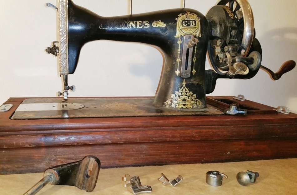 JONES CB SEWING MACHINE ~ VINTAGE ~ MECHANICAL ~ GUIDE BRIDGE FACTORY MANCHESTER ENGLAND