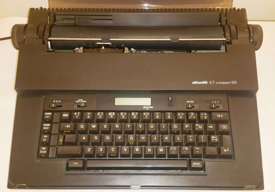 OLIVETTI ET COMPACT 60 ELECTRIC TYPEWRITER