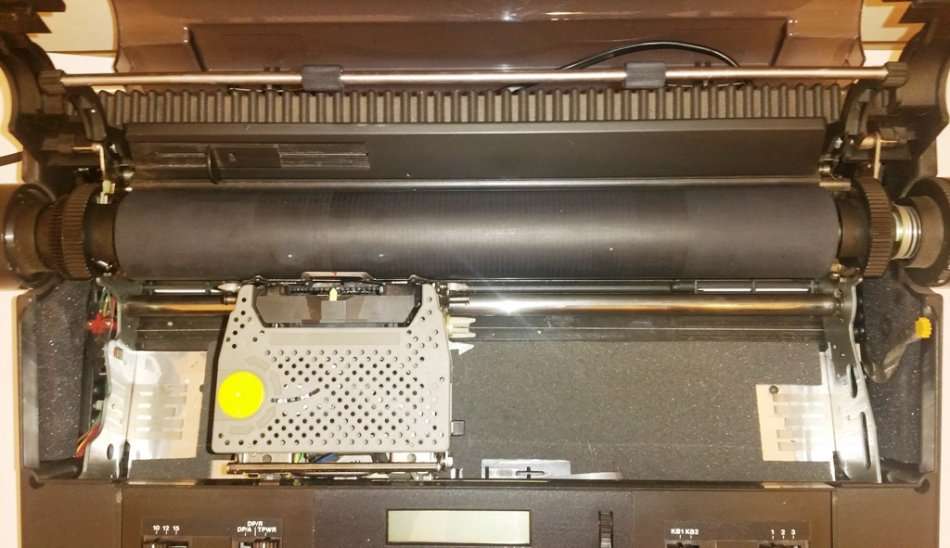 OLIVETTI ET COMPACT 60 ELECTRIC TYPEWRITER