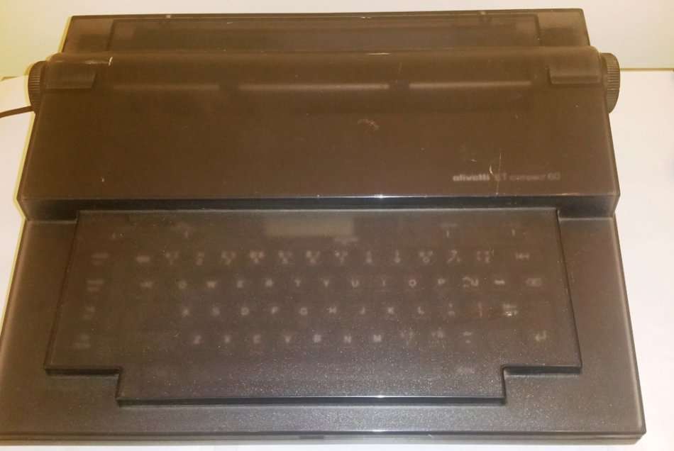 OLIVETTI ET COMPACT 60 ELECTRIC TYPEWRITER