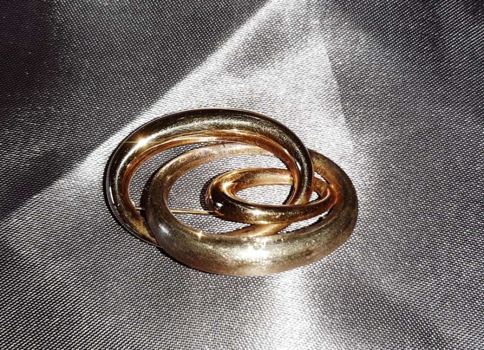 DESIGNER GOLD BROOCH