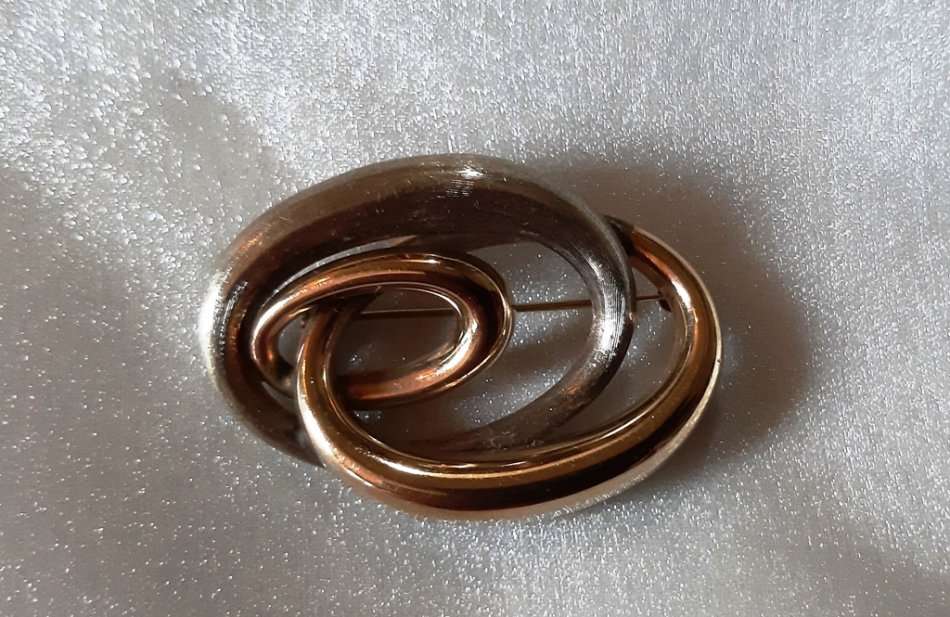 DESIGNER GOLD BROOCH