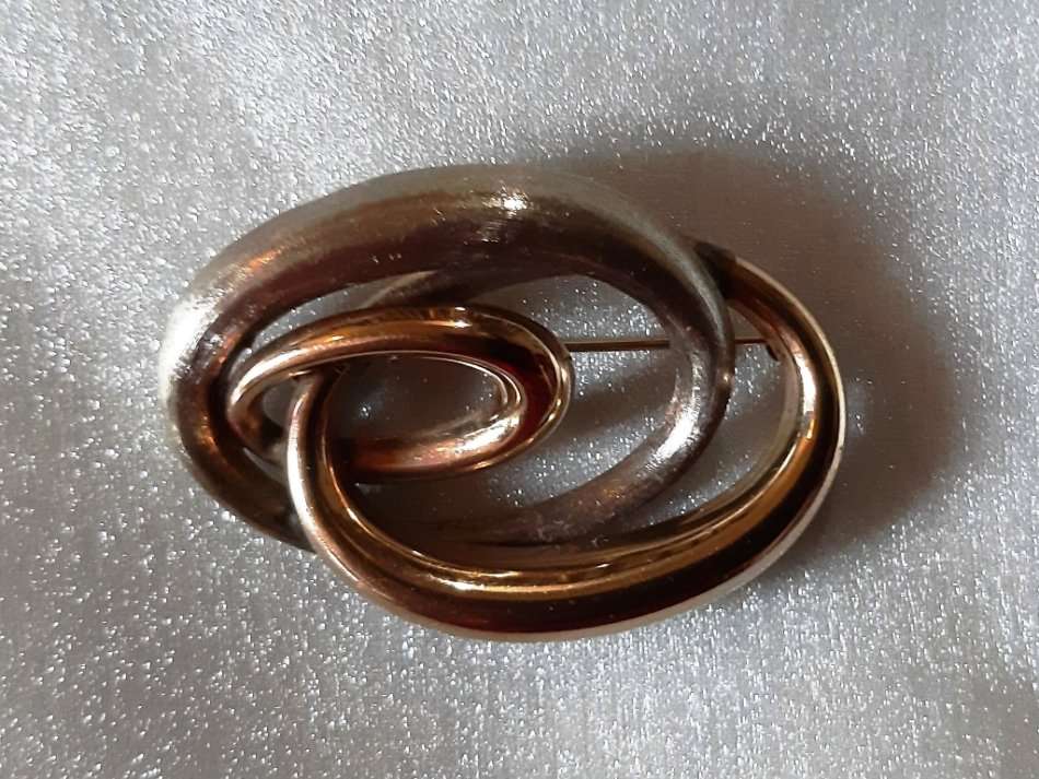 DESIGNER GOLD BROOCH