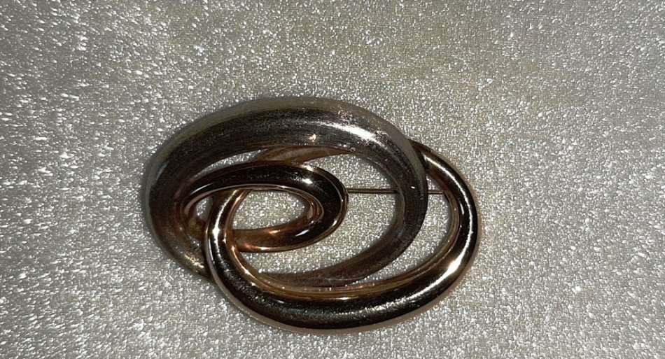 DESIGNER GOLD BROOCH