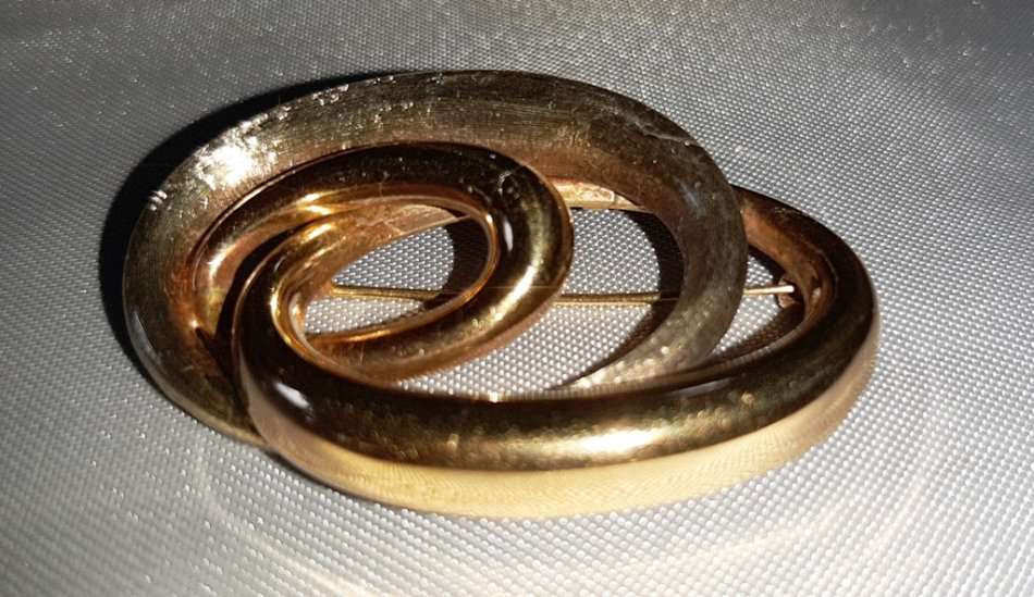 DESIGNER GOLD BROOCH