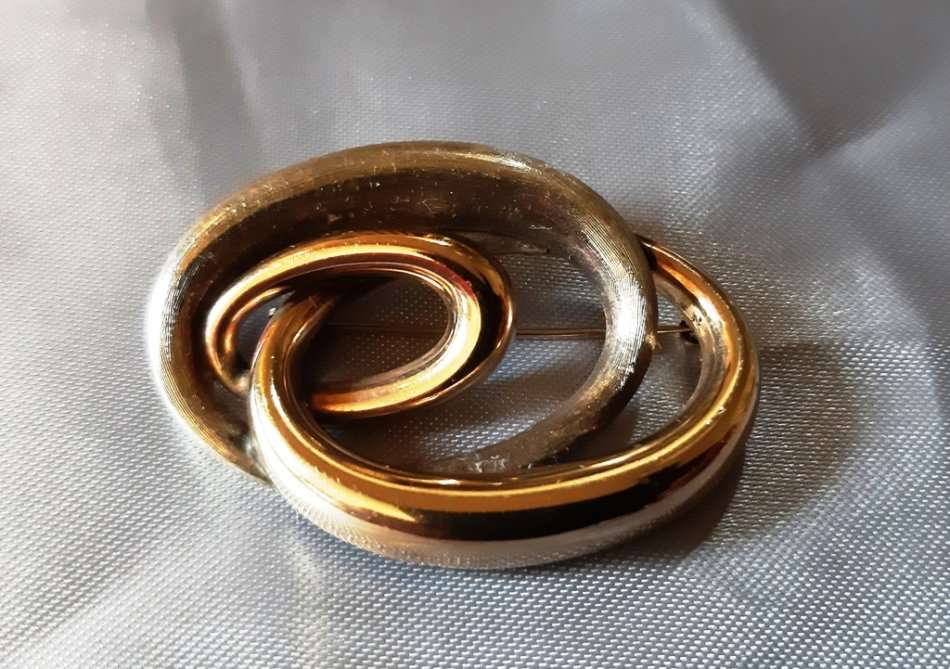 DESIGNER GOLD BROOCH