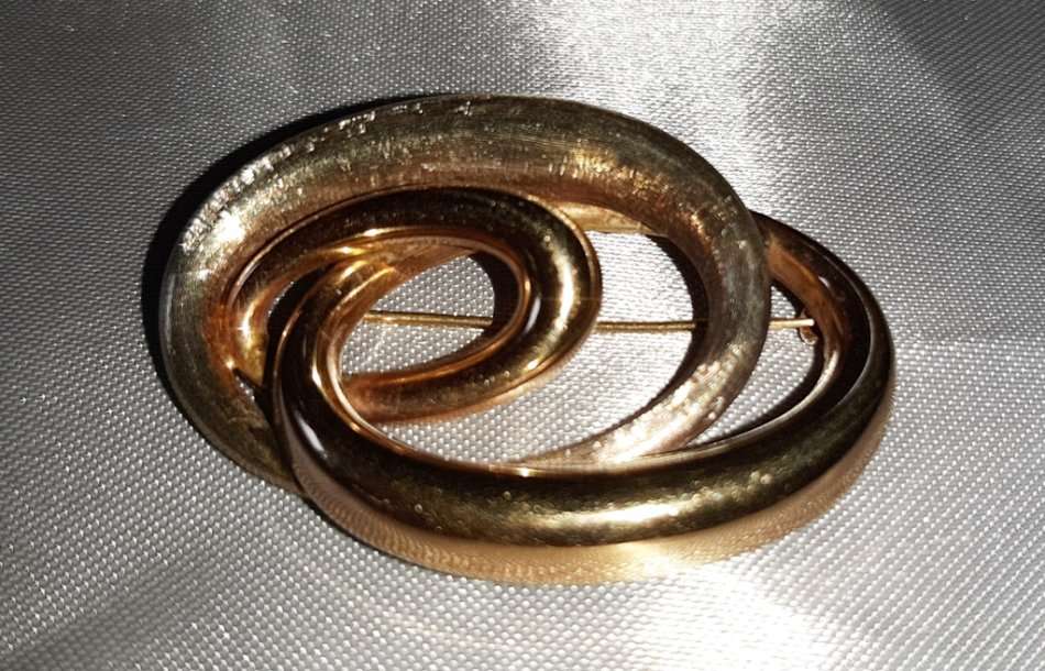 DESIGNER GOLD BROOCH