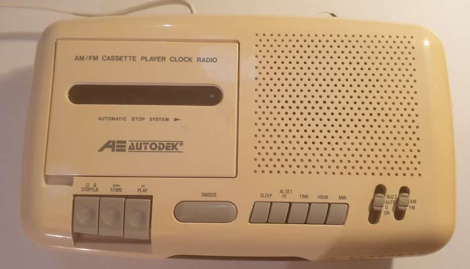 CLOCK ~ ALARM, AM/FM RADIO & CASSETTE PLAYER