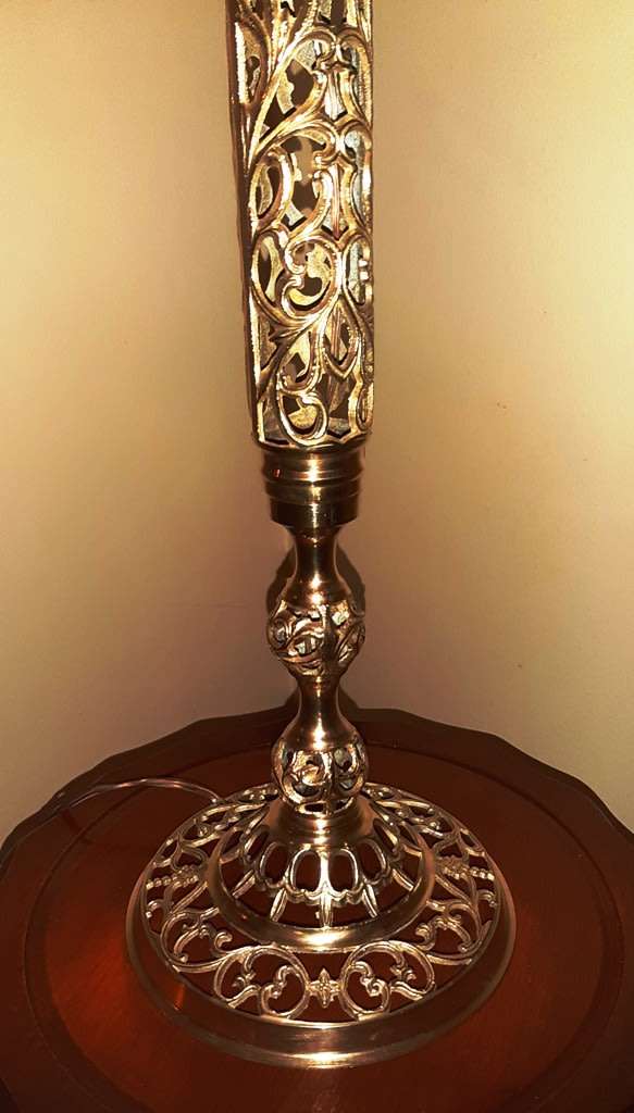 SOLID BRASS TALL TABLE LAMP WITH MEANDERING FILIGREE & WHITE SHADE