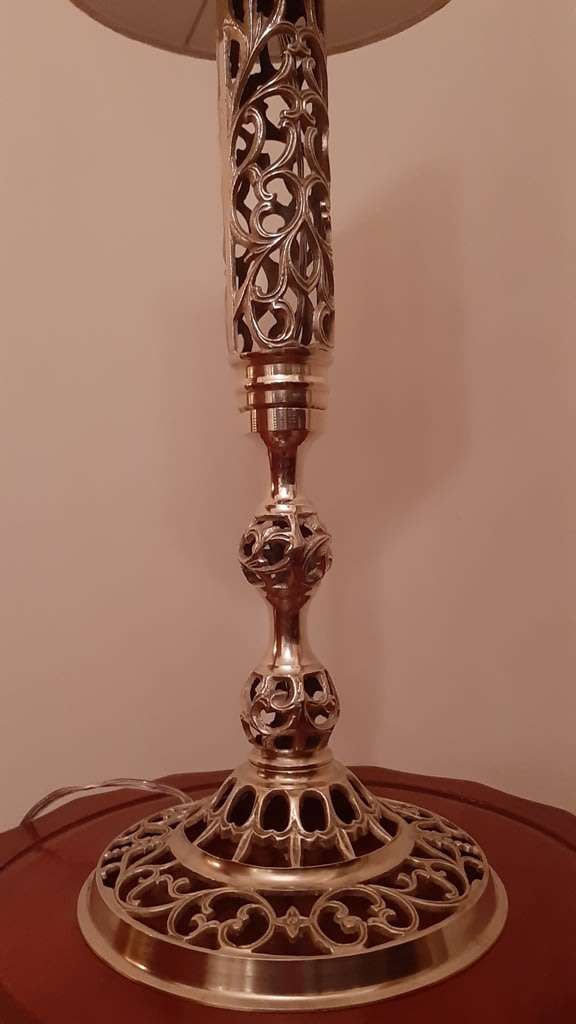SOLID BRASS TALL TABLE LAMP WITH MEANDERING FILIGREE & WHITE SHADE