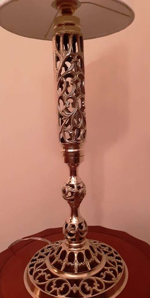 SOLID BRASS TALL TABLE LAMP WITH MEANDERING FILIGREE & WHITE SHADE