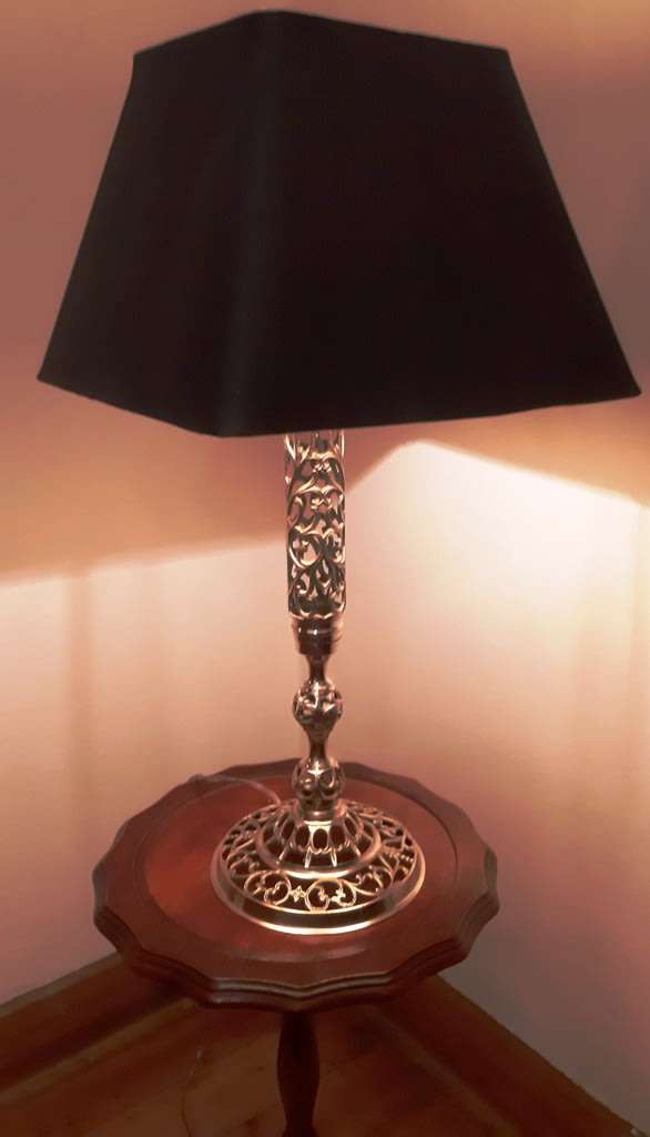 SOLID BRASS TALL TABLE LAMP WITH MEANDERING FILIGREE & WHITE SHADE