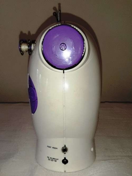 MINI ELECTRIC SEWING MACHINE ~ REQUIRES ADJUSTMENT OF TIMING