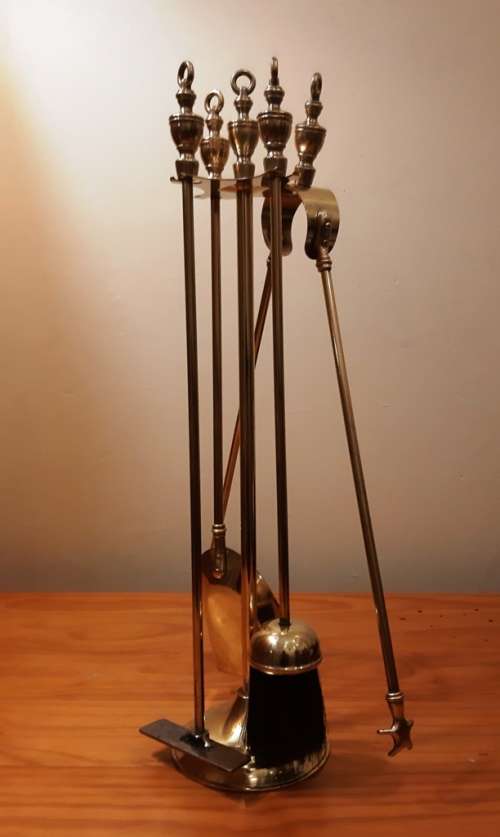 FULL SIZE, CLASSIC FIRE PLACE TOOL SET IN BRASS