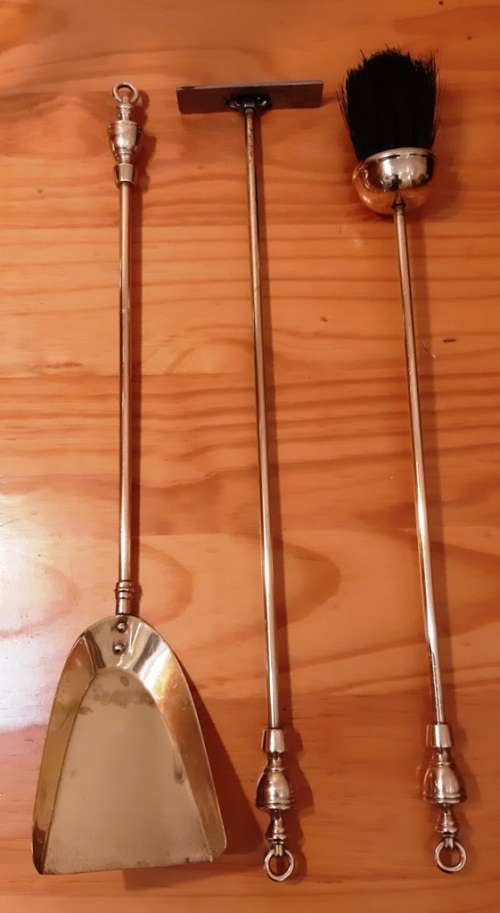 FULL SIZE, CLASSIC FIRE PLACE TOOL SET IN BRASS