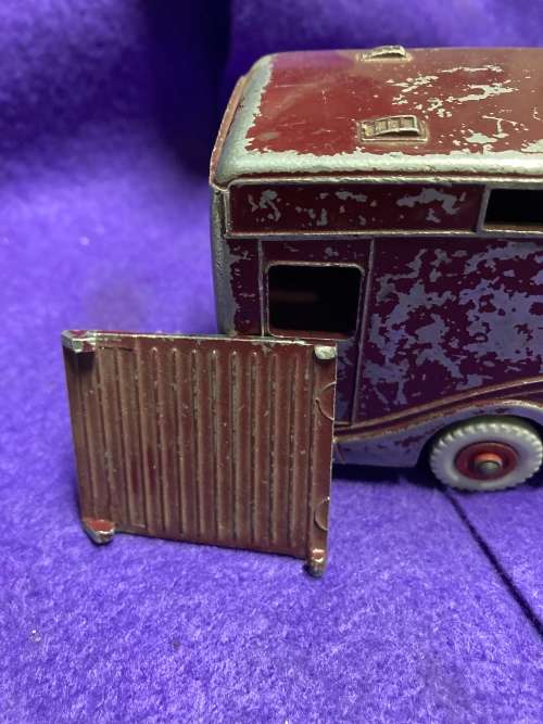Dinky Supertoys horse box