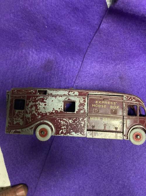 Dinky Supertoys horse box