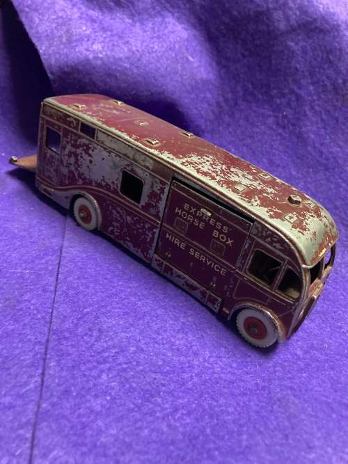 Dinky Supertoys horse box