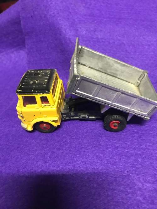 DINKY TIPPER TRUCK